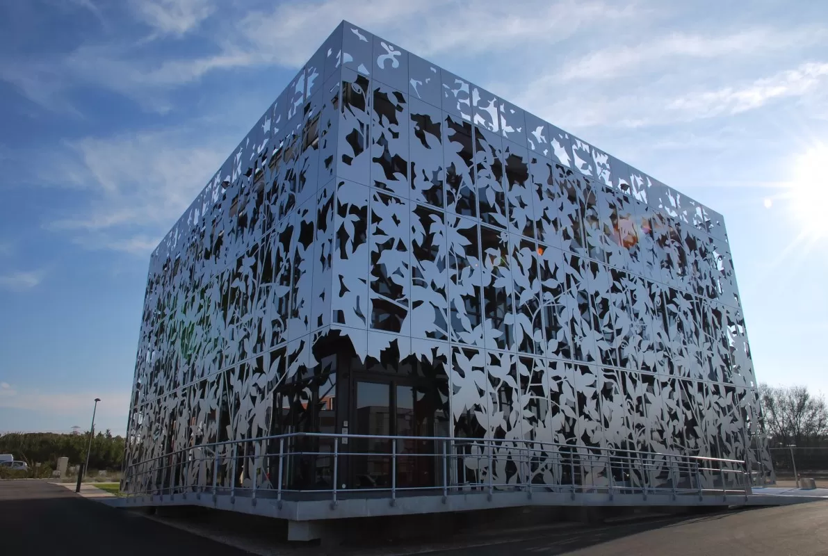 Façade composite alu & bardage perforé