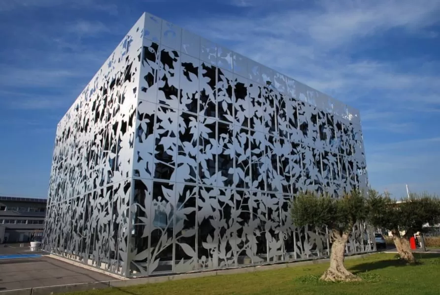 Façade composite alu & bardage perforé