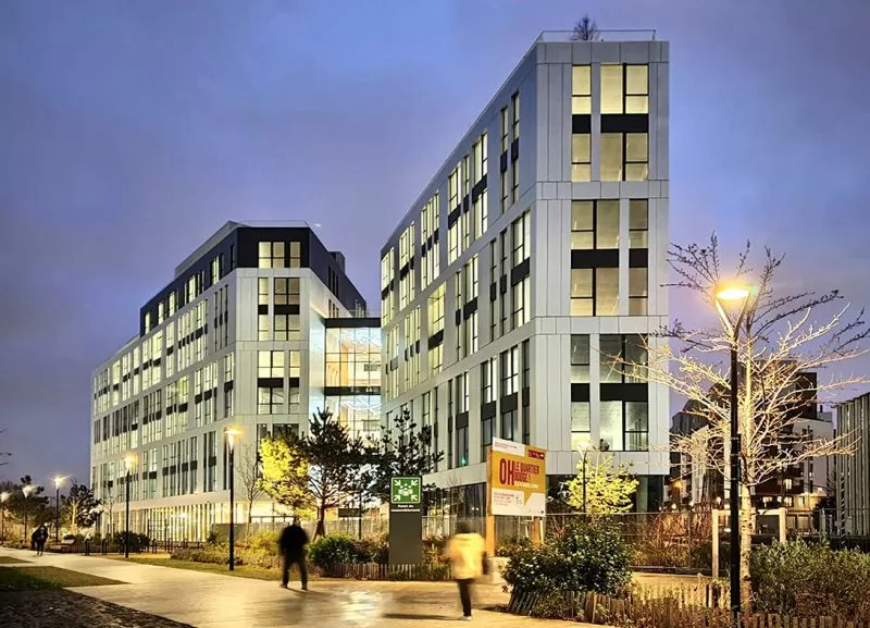 Cassettes à encoches à fixation invisible. Cassettes à encoches à fixation invisible.